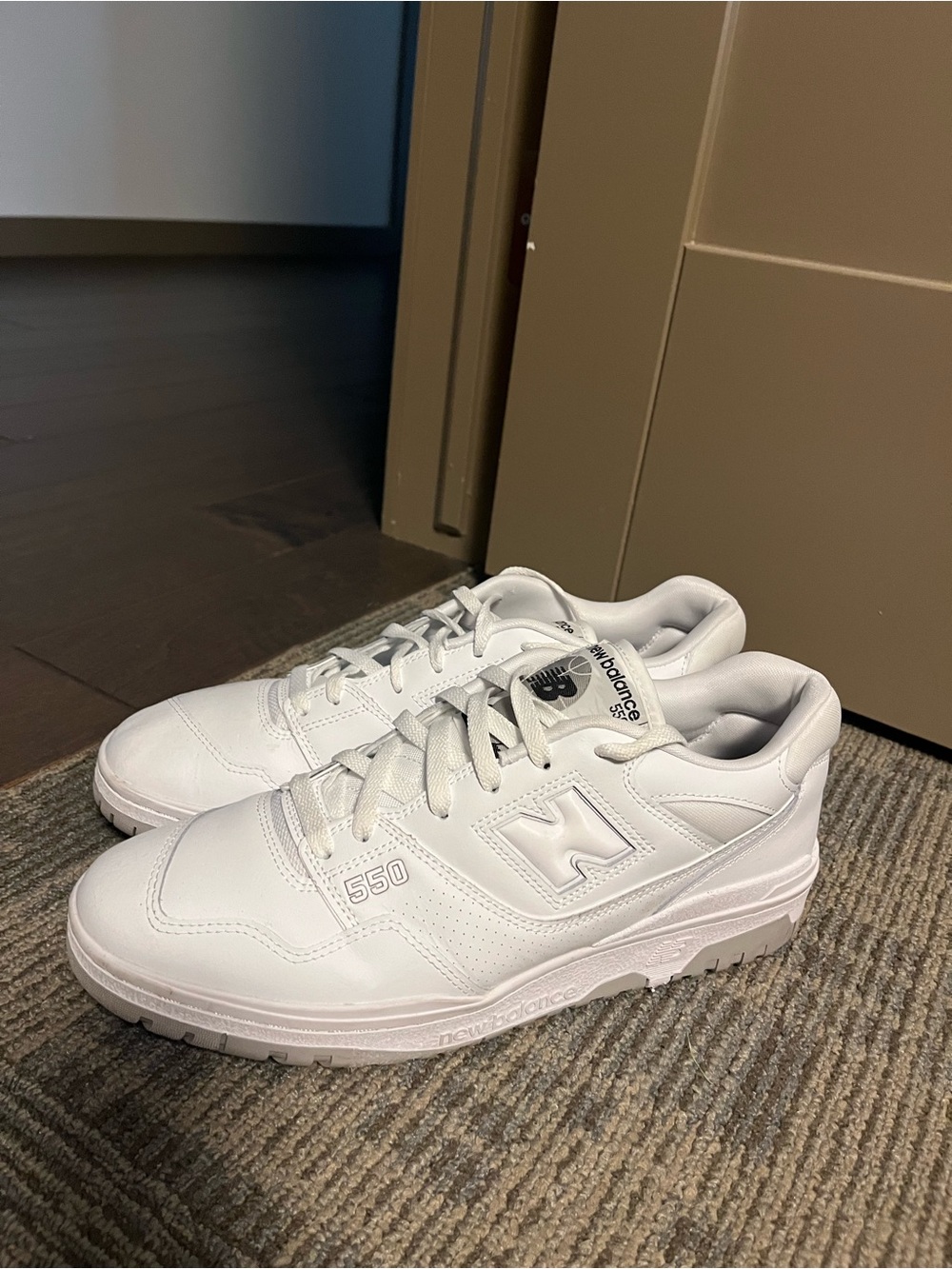 New Balance 550 Men's White/White Shoes - Picture 2 of 4